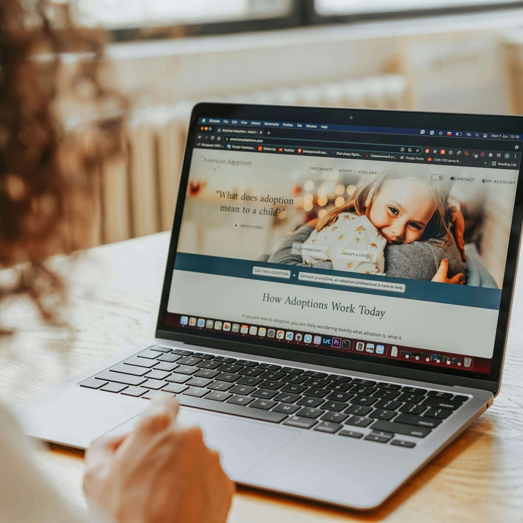 zena-na-kompjuteru_Zasto-web-stranica-ne-donosi-upite